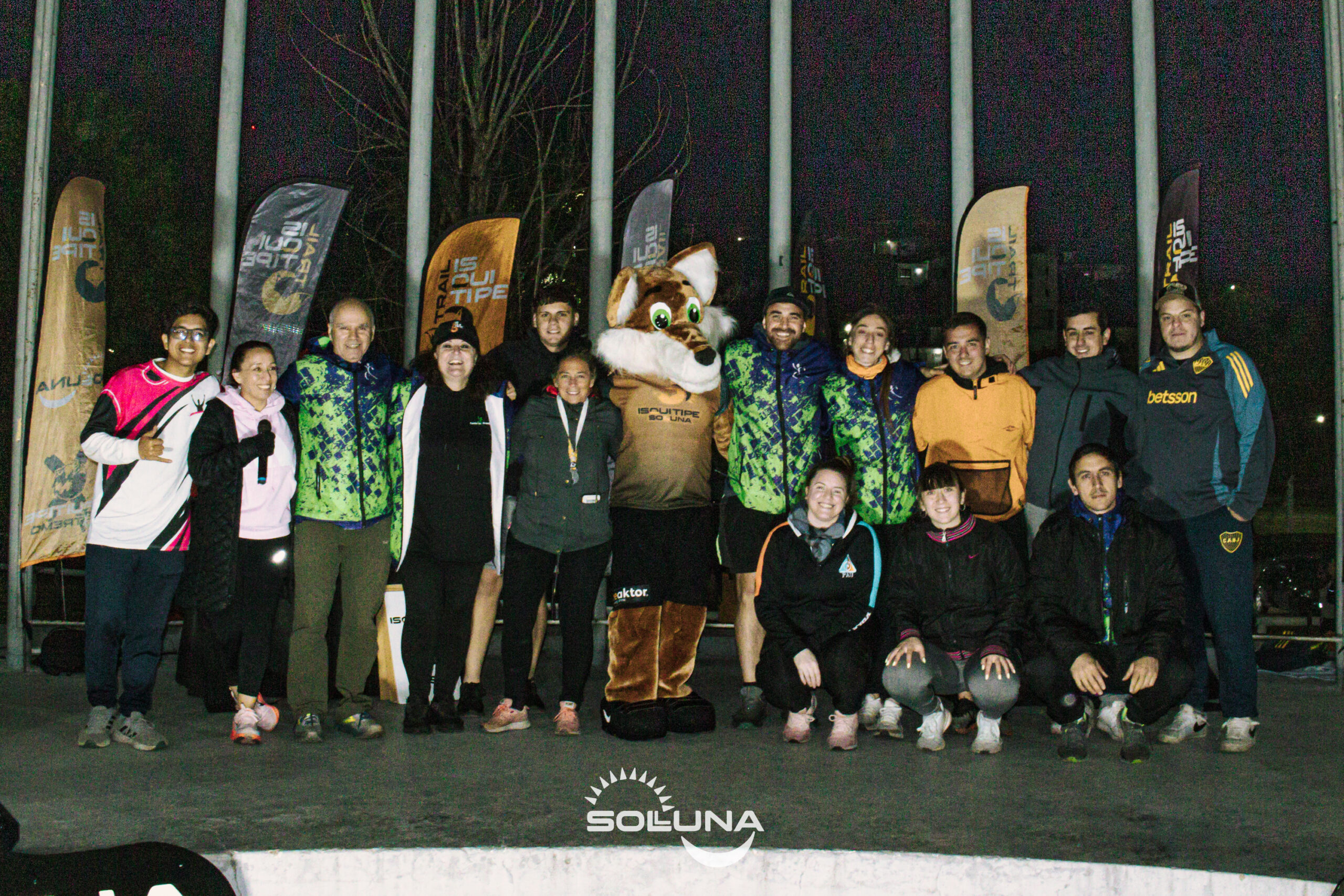 Equipo de Opus Magnum en campo